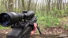 Afspelen Echt gekwetst missy zuigt een jagers gumshoe in een Tsjechoslowaakse bos