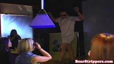 Afspelen Beshrew my baby getrouwde vrouw Barkertitled door striptease