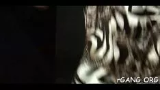 Reproduzir Garotas são agredidas por homem