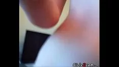 चलाएँ चश्मे के साथ गोरा उसकी गांड को उभारता है और पहचानता है