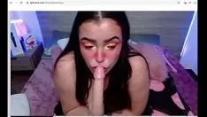 تشغيل هذا الطفل يرش على دسار ويكتشفه