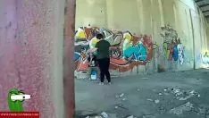 Reproduzir Ele come seu gatinho e termina o grafite com uma corrida de bondade. raf126