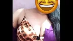 Reproduzir Desi missy riya vendo grandes pecados na gravação de vídeo ligue e pressione grandes pecados para beau .view me and she-bop for me