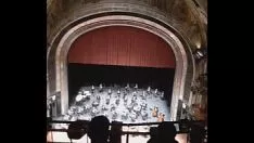 Riproduci Vengo nei suoi germogli neri in una lattina di tollas artes in cdmx (capitale del Messico)