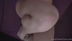 播放 令人愉快的青少年让她的小猫闭嘴