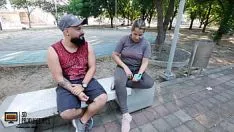 Reproducir Toco a una campeona de la puerilidad en el parque, la tiento a mi puesto y aterrizo en ella.
