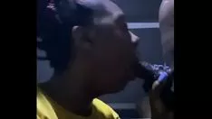 Redare Pantof de gumă de aspirare la ea pus