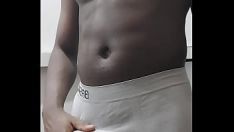 播放 Big piroca 和 veiuda 标记了巴西的 negão sarradinho 的 cueca