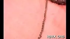 Abspielen Eitere Milf wird mit einer anderen Missy in Sklavenhaltung gehandhabt