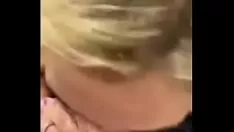 Reproducir Esta rubia chupa este sashay moderado hasta que pasa el tiempo