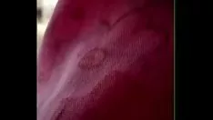 Riproduci Foto non studiata di una vecchia coppia che vive all'esterno del vetro della finestra