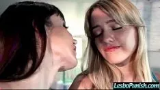 تشغيل قبائل الجبهة السيئة (إيفا وكينا) في ممارسة الجنس بشدة على كاميرا التلفزيون trot-18