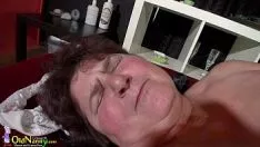 Jouer Oldnursemaid impressionnant bbw mamie noeud hana performin avec des jouets