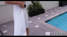 Odtwórz Begrime kitty-cat jest rozebrany do kamery telewizyjnej