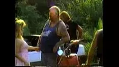 Reproduzir Rockers e missys de serviço religioso