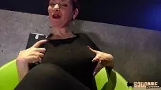 Oynat Caro seksi masöz shotuse onun fantezi numarası doğru çalışır: tekrar delik