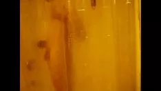 Jouer Seul sous la douche