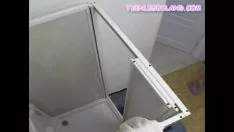 चलाएँ गोरा trimsशावर नीचे