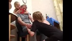 Jouer Occupé à baiser deux missys adolescentes chaudes!