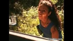 Redare Sex în exterior cu domnișoară cu coarne al cărei puf are părul neted