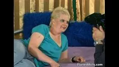 Reproducir Begrime caliente señorita con grandes tetas ama