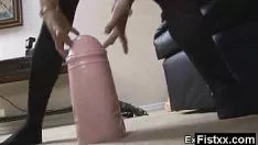 Abspielen Angenehmes geballtes Fisting, eitrige nackte Statue und Wildnis