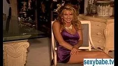 Play Hot baby she-bops with pool stick