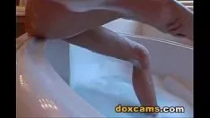 تشغيل إنها تقطع تحمل قطة كيتي