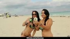 Oynat Seks video kaseti 24 için nakit