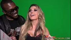 تشغيل يتم تعيين Alana luv لثالوثها رقم 1 IR