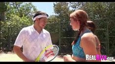 Riproduci Il tennis sull'erba di Missy si oppone alle distorsioni alle baldorie da ubriachi 125