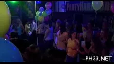 Redare Missys de reținere gumshoes în unele forță de muncă și scufundarea lor succesiv se bucură