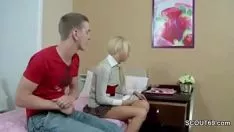 Odtwórz Tread-bro cnix dziewiczą siostrę i pieprzyć jej otwór