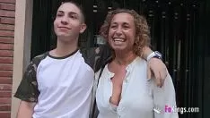 Riproduci Indignazione: la professoressa di inglese si scopa uno dei suoi studenti.