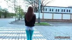 Играть Медик ждет с тестированием девственной мембраны и девственной красной девственной истинной любовью