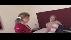 Jouer Les tribades suppurées et adolescentes publient un enregistrement vidéo porno pour adolescents