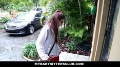 Jouer Mysittersbludgeon - une petite gardienne (quip force out) baisée par le gaufrage cornu