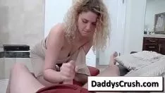 تشغيل سالفيا روي تشابمان أندروز لعبة أشقر ذات قرون جسيمة على الكاميرا مع gumshoe
