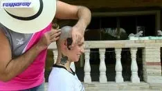 Redare În culise: lisa vulpea care se rade chel