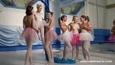 Abspielen Lesbische ballerinas entfesselt von clubsweethearts