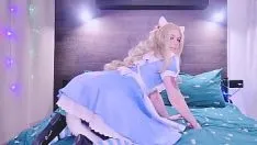 Odtwórz Alicja w wondervideos: marchewka białego królika zamieniła się w wibrator w ciasnych dziurkach alicji
