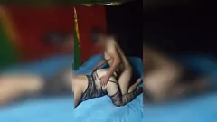 Jouer Hot BBW chevauche une bite en position de cowgirl inversée