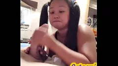 Afspelen Aziatische Pinay Deepthroat Blowjob met grote lul en sperma slikken