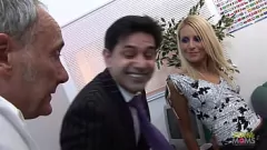 تشغيل يطالب سكرتير MILF قرنية باختراق مزدوج المتشددين في المكتب