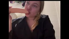 Odtwórz Big Ass Teen's Pierwsze palce analne