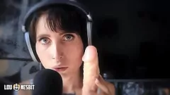 播放 ASMR JOI：统治并与Lou Nesbit和Lia Louise提交