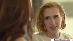 Oynat Tori Easton ve Shiri Allwood buharlı bir shemale eyersiz karşılaşmada