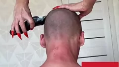 Redare Bunica nerușinată Femdom Shaves Scave supuse în lenjerie ASMR