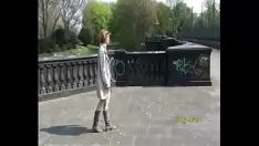 Afspelen Nina flitst publiekelijk 5