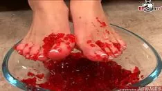 Play Brunet adolescent toy with her feet and gets a cumstroke thereon